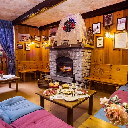 Des Glaciers Szálloda 3*